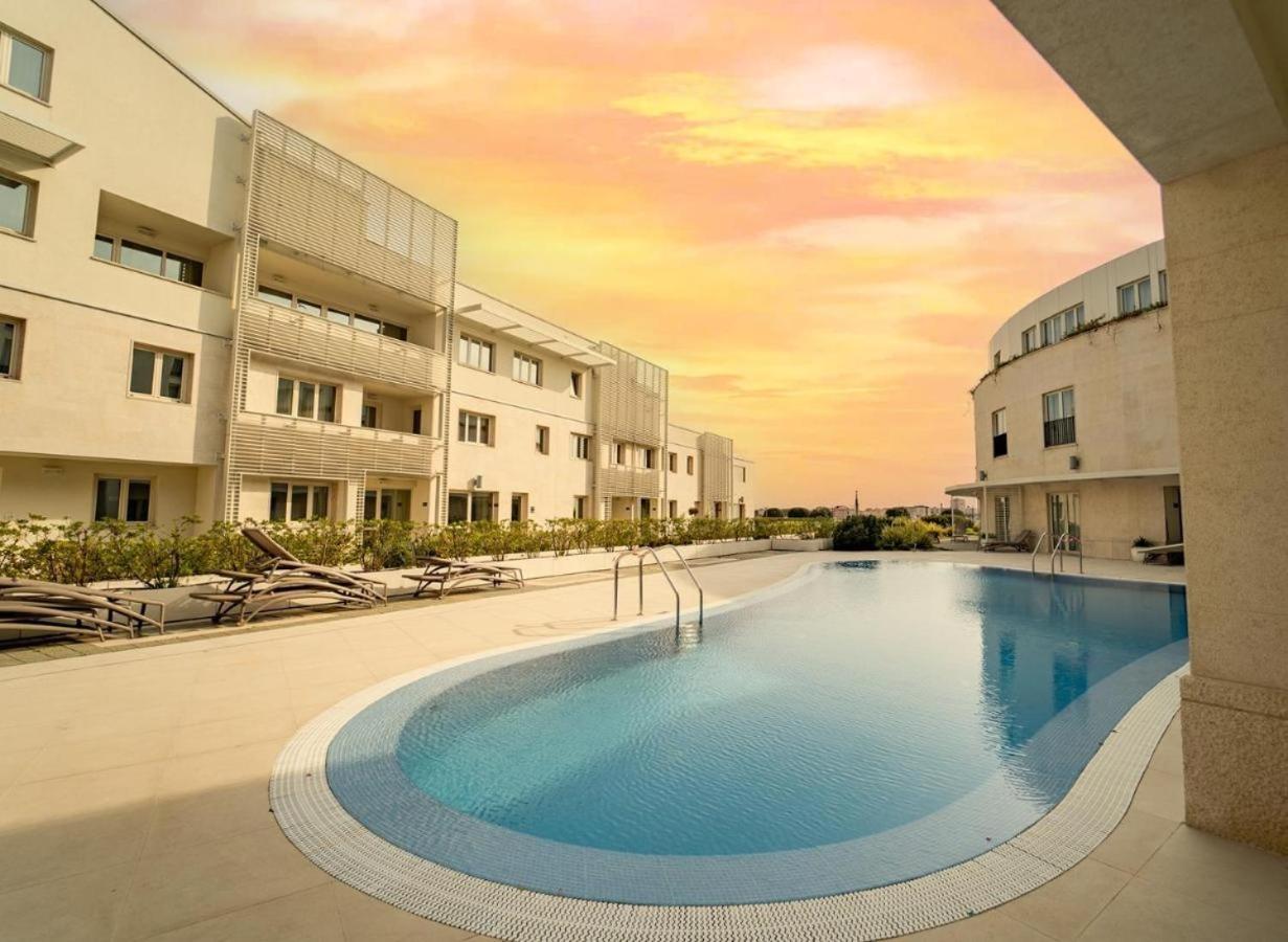 Lux Pool *