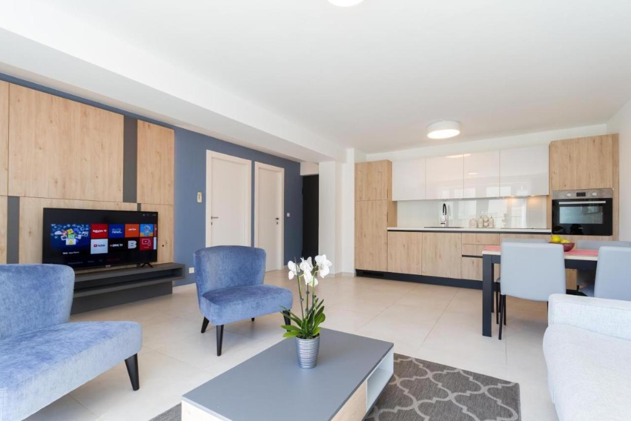 Lux Pool Apartment